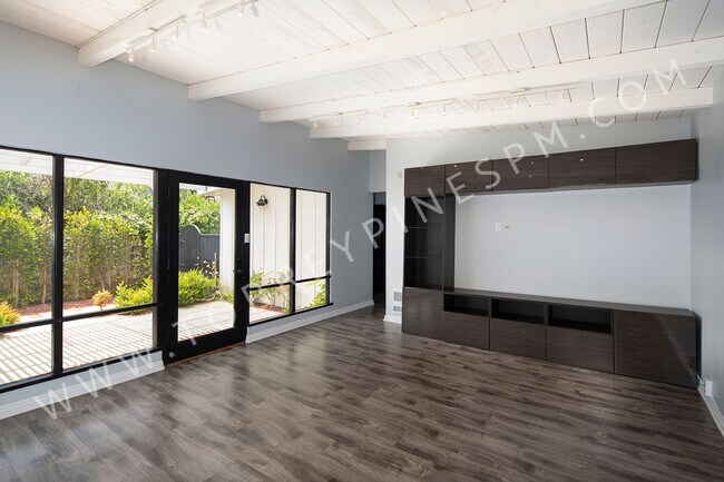 Building Photo - Gorgeous 3 br Home in Del Mar with W/D In ...