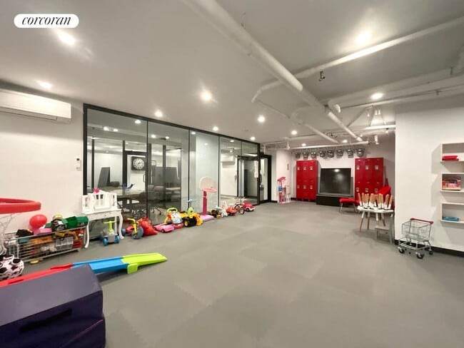 Building Photo - 24-39 38th Street D8