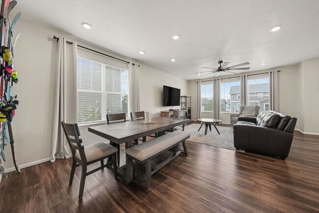 Building Photo - Beautiful spacious four bedroom house!