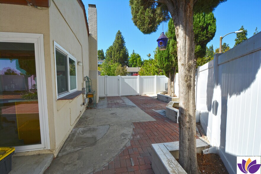 Building Photo - 3025 Morningside Dr