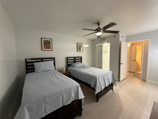 Building Photo - 19701 E Country Club Dr