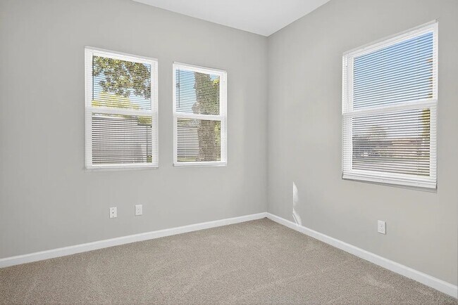 Building Photo - 830 Westwood Ave