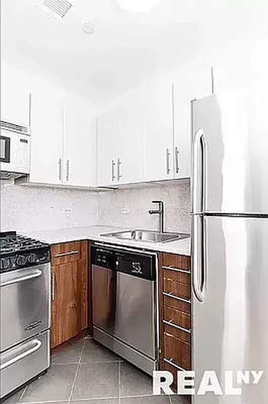 Building Photo - 30 West 18th Street