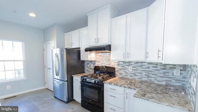 Building Photo - 18540 Hickory Meadow Dr