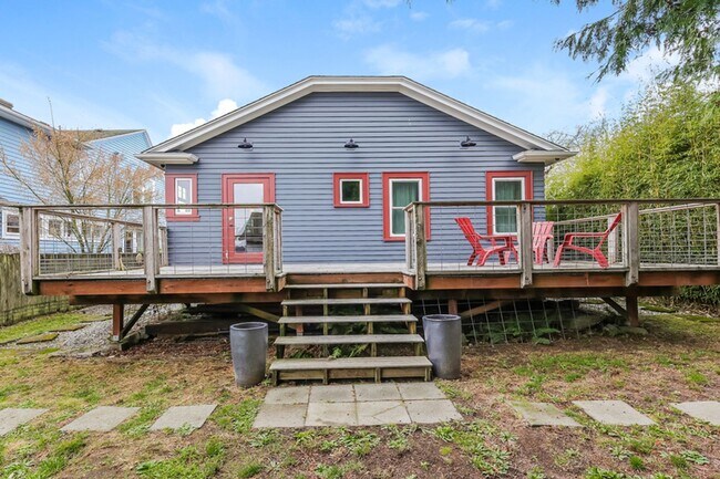 Building Photo - Updated Ravenna 4 Bed / 2 Bath Home