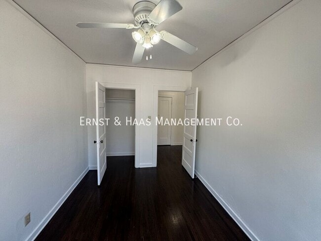 Building Photo - 528.5 N Kenmore Ave