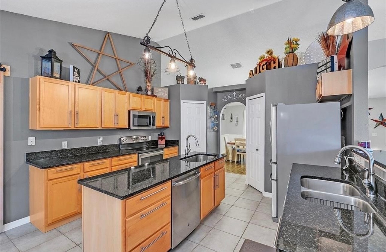 Building Photo - 920 Westcliffe Dr