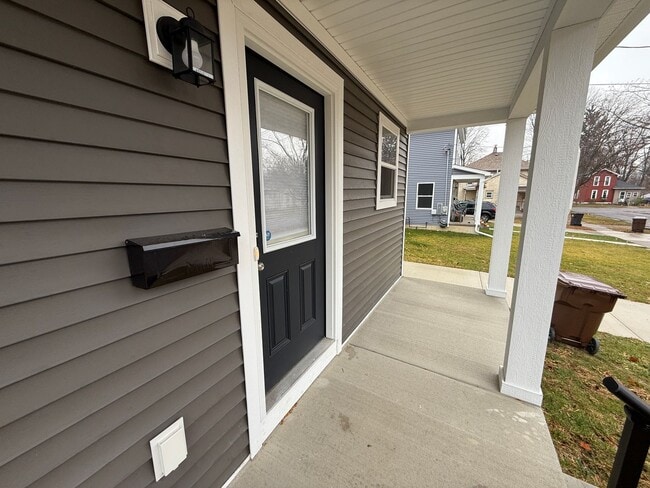 Building Photo - Modern 3-Bedroom Home with 1.5 Baths