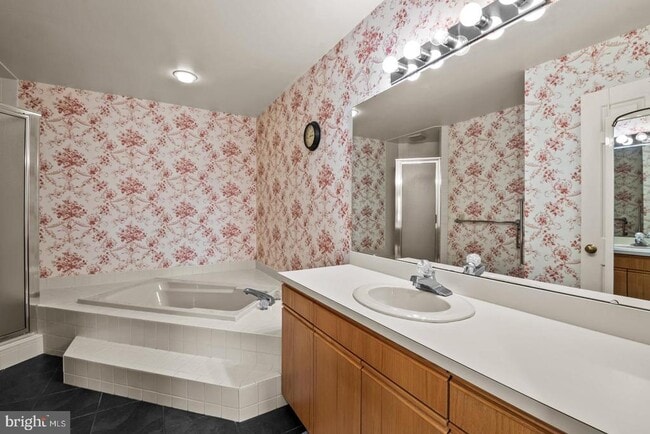 Building Photo - 1913 Meadow Ln