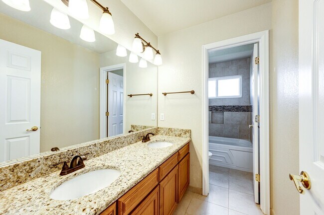 Building Photo - 9476 Morning Glory Way