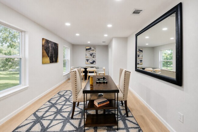 Building Photo - 12703 Redfern Dr