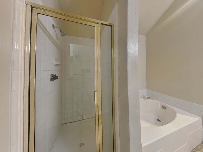 Building Photo - 5009 Bay View