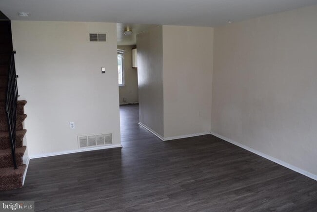 Building Photo - 2111 Larkhall Rd