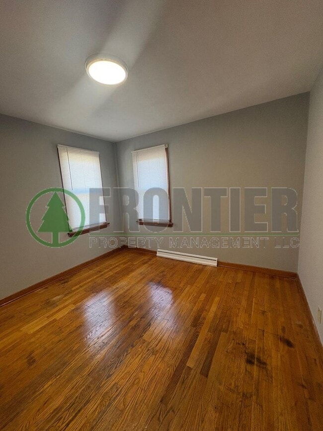 Building Photo - 532 Ames Pl