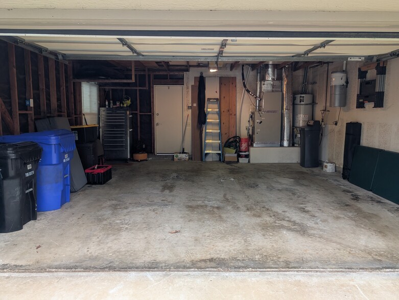 Garage - 10404 Ridgewater Ln