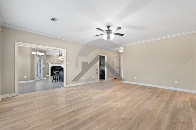 Building Photo - 3005 Plateau Dr
