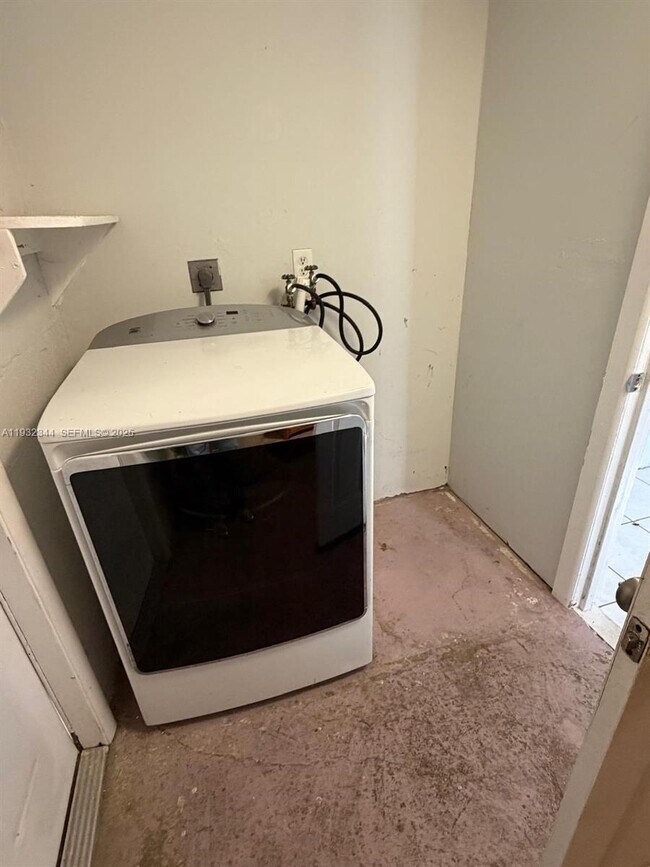 Building Photo - 16130 SW 108th Ct