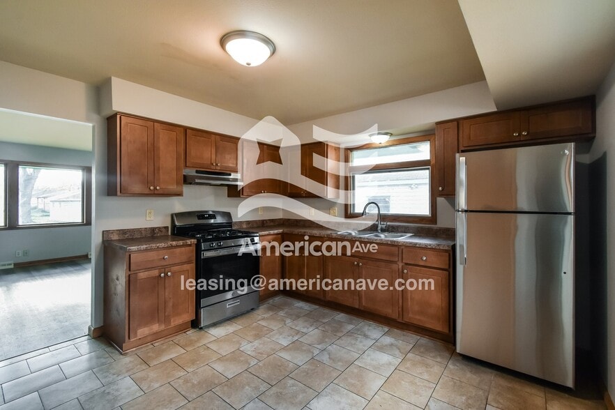 Building Photo - 7506 W Glendale Ave