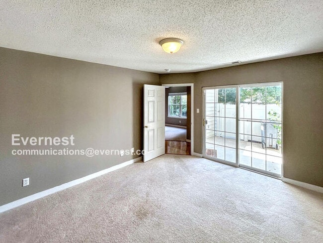Building Photo - 4608 Twin Hickory Lake Dr