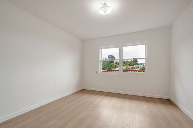 Building Photo - Charming Two-Bedroom Home in Miraloma Park...