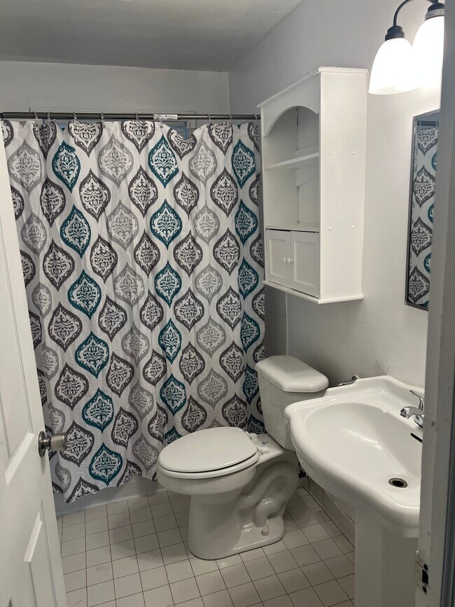 Building Photo - 2933 Courtney Rd