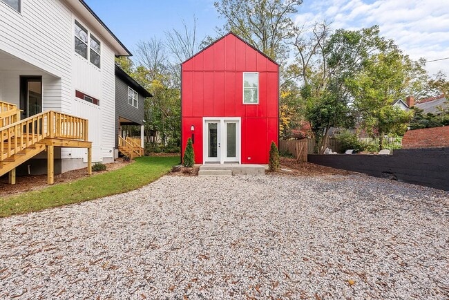 Building Photo - 2213 Garden Pl