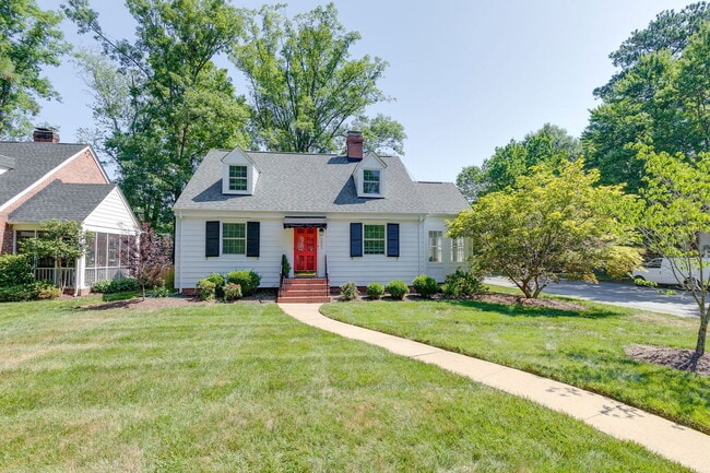 Building Photo - 5000 Bromley Ln