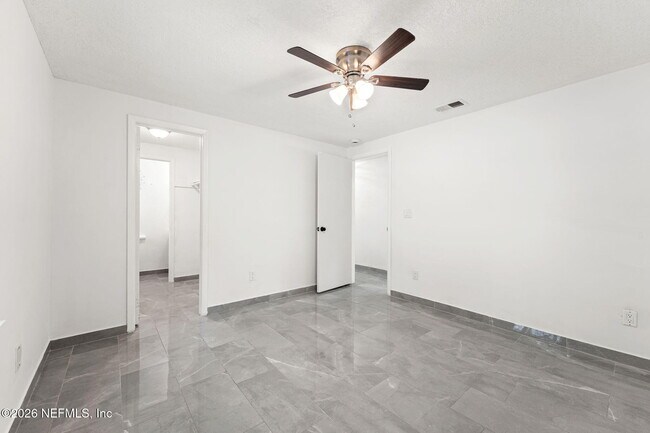 Building Photo - 4212 Pointe Haven Dr N