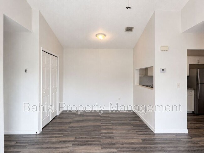 Building Photo - 5214 Via Hacienda Cir