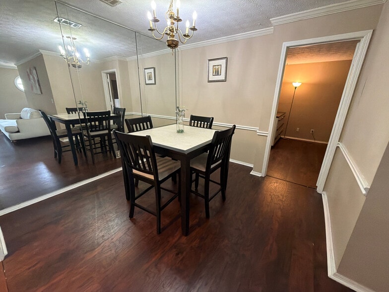 Building Photo - Room in Condo on Brockett Pl