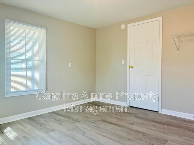 Building Photo - 904 Lincoln St