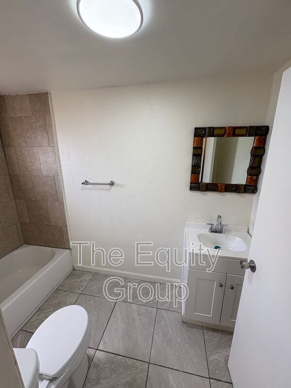 Building Photo - 326 S L St