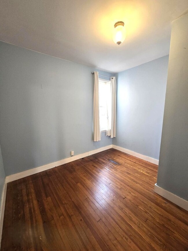 Building Photo - 3-Bedroom, 2-Bathroom in Brewers Hill