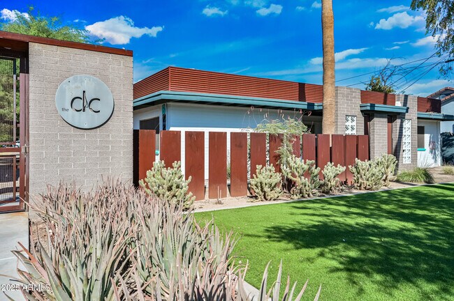 Building Photo - 1518 W Colter St