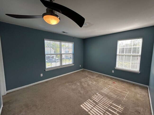 Building Photo - Beautiful 3 Bedroom Home With Bonus Room!!