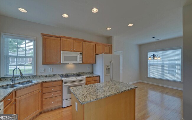 Building Photo - 6218 Azalea Way