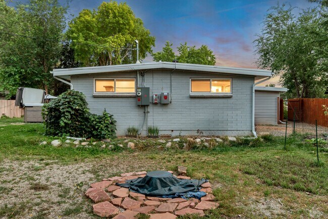 Building Photo - 2065 E Bo Mar Dr