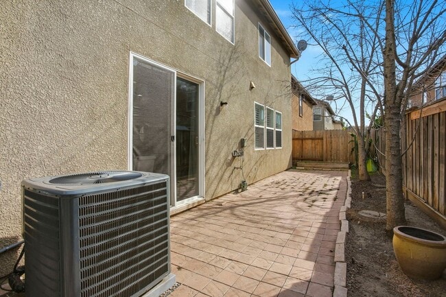 Building Photo - SPACIOUS & CLEAN 2 STORY, 4 BEDROOM, 2.5 BATH IN NATOMAS