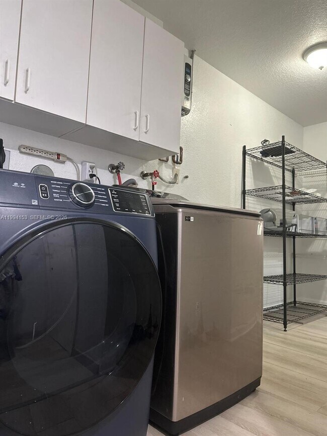 Building Photo - 11369 NW 73rd Terrace