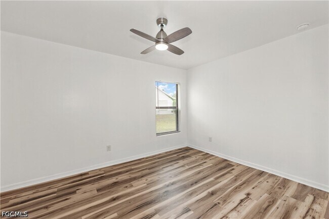 Building Photo - 3520 SW 17th Ave