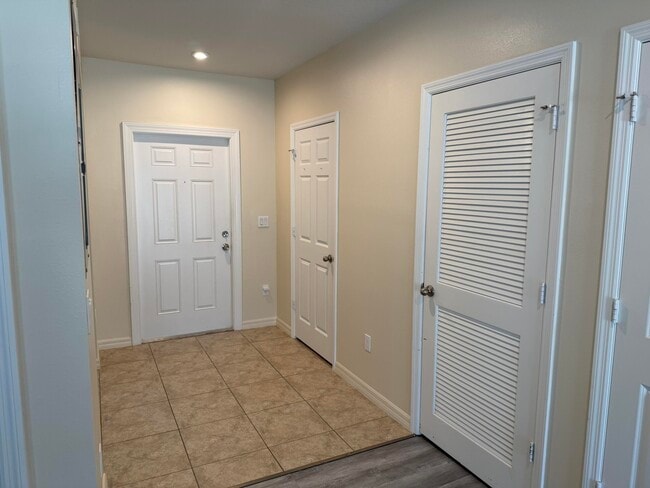 Building Photo - 3334 Franklin Square Ln