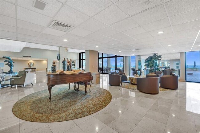 Building Photo - 1149 Hillsboro Mile