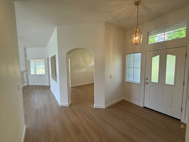 Building Photo - Gated Unique Remodeled 3 Bedroom w/ Golf Course Views in Rancho Solano
