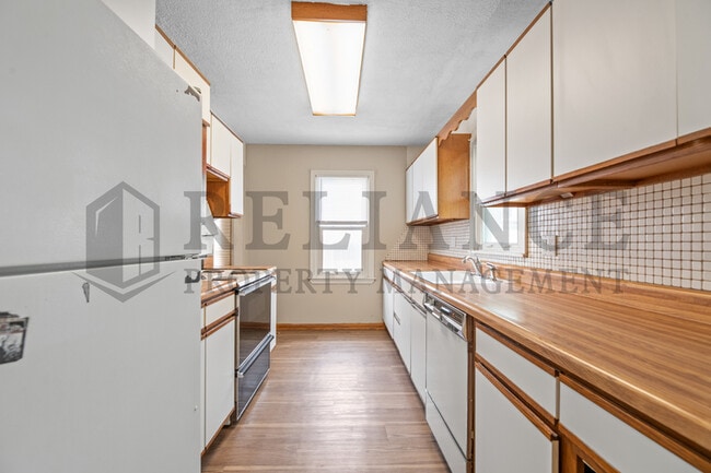 Building Photo - 636 S Clifton Ave