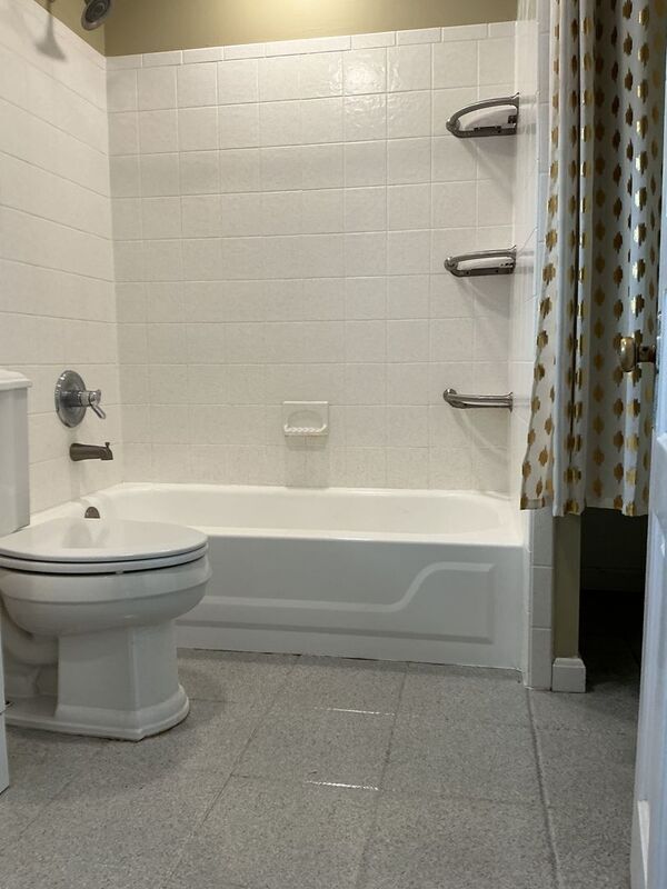 Building Photo - 2889 Markbreit Ave