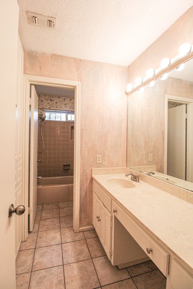 Building Photo - 10323 Quail Meadow St