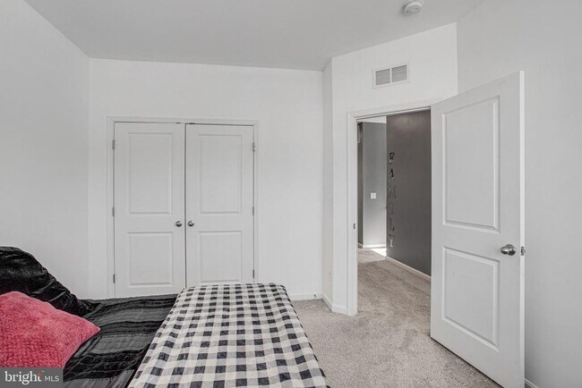 Building Photo - 12950 Blue Sky Pl