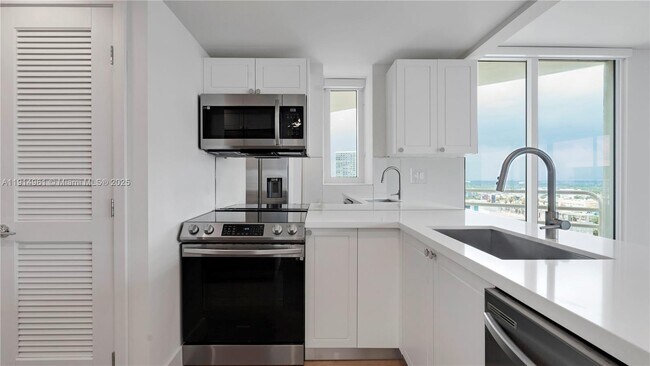 Building Photo - 555 NE 34th St