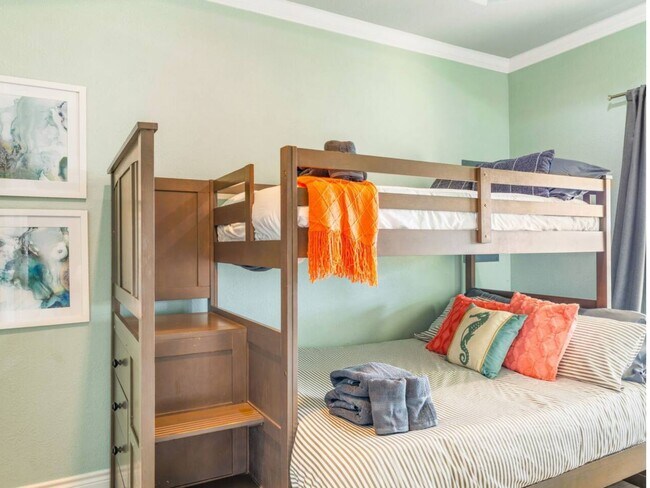 Building Photo - 986 Bahama Ln