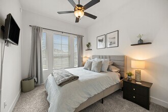 Building Photo - 3225 Isabella Fls Dr